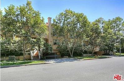 2nd image of 11112 La Maida St Unit 21
