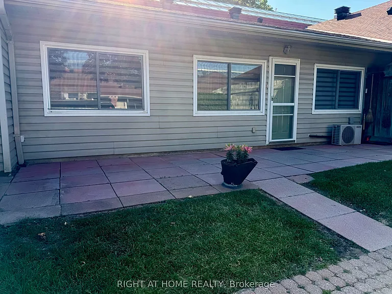 77 Mill St E #10 — Photo 2