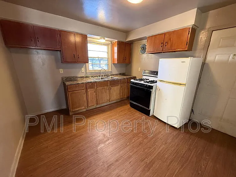 5138 N 84th St — Photo 4