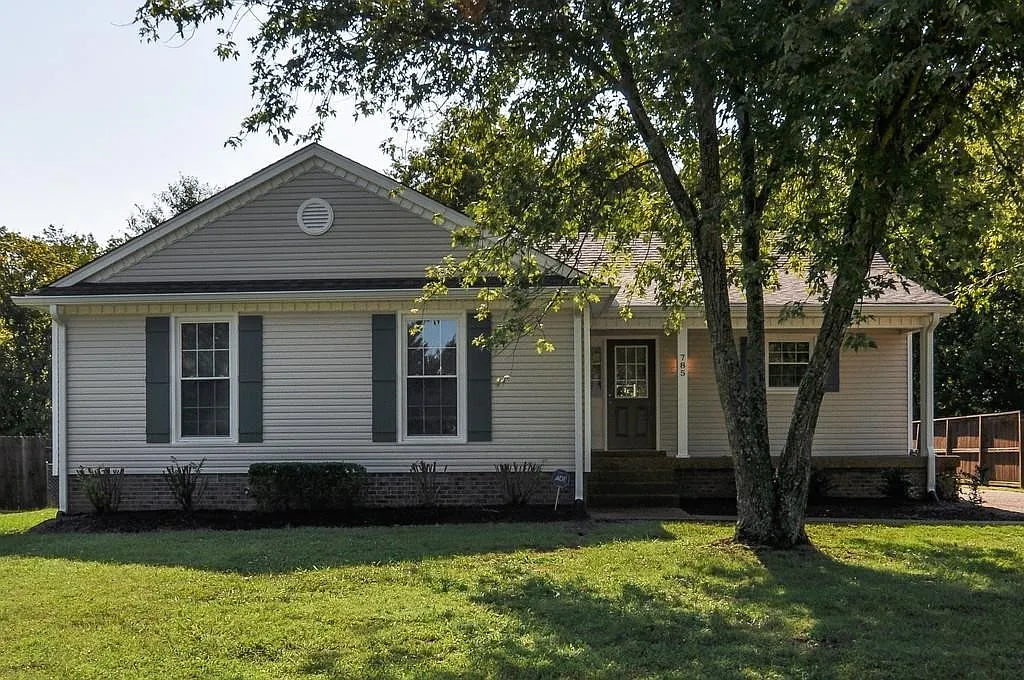 3 bed, 2.0 bath, 1432 sqft, $2,600 — Photo 2