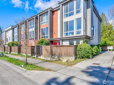 512 N 105th Street, Seattle, WA, 98133