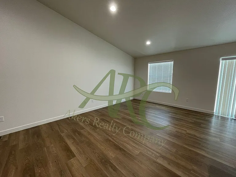 968-970 S Coral Pl — Photo 6