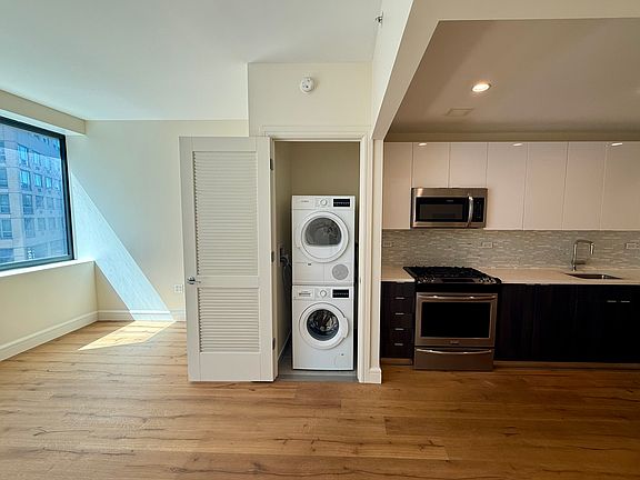 3rd image of 25-21 43rd Ave Unit 304