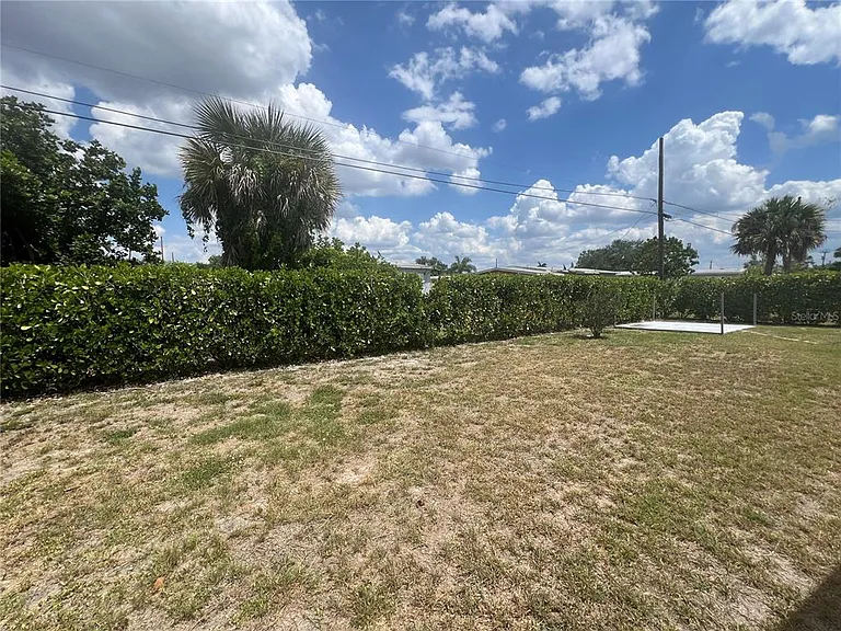 2472 Picnic St — Photo 32
