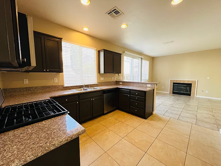 1476 Gentry Ln — Photo 5