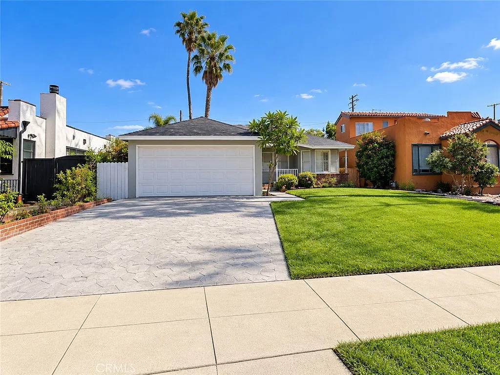 2 bed, 2.5 bath, 1455 sqft, $4,950 — Photo 2