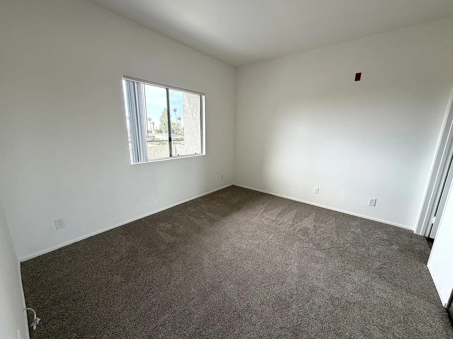 147 S Oak Knoll — Photo 3