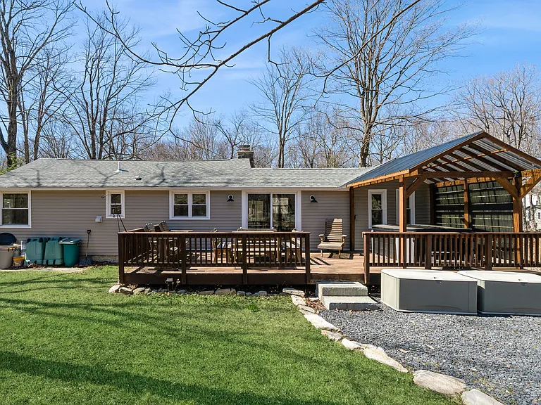 100 Poplar Ln — Photo 42
