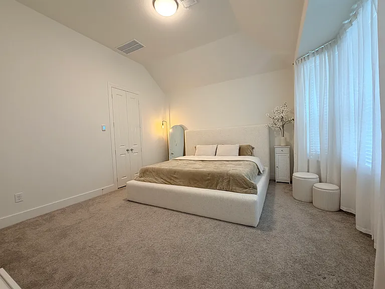 1613 Sandhill Ln — Photo 5