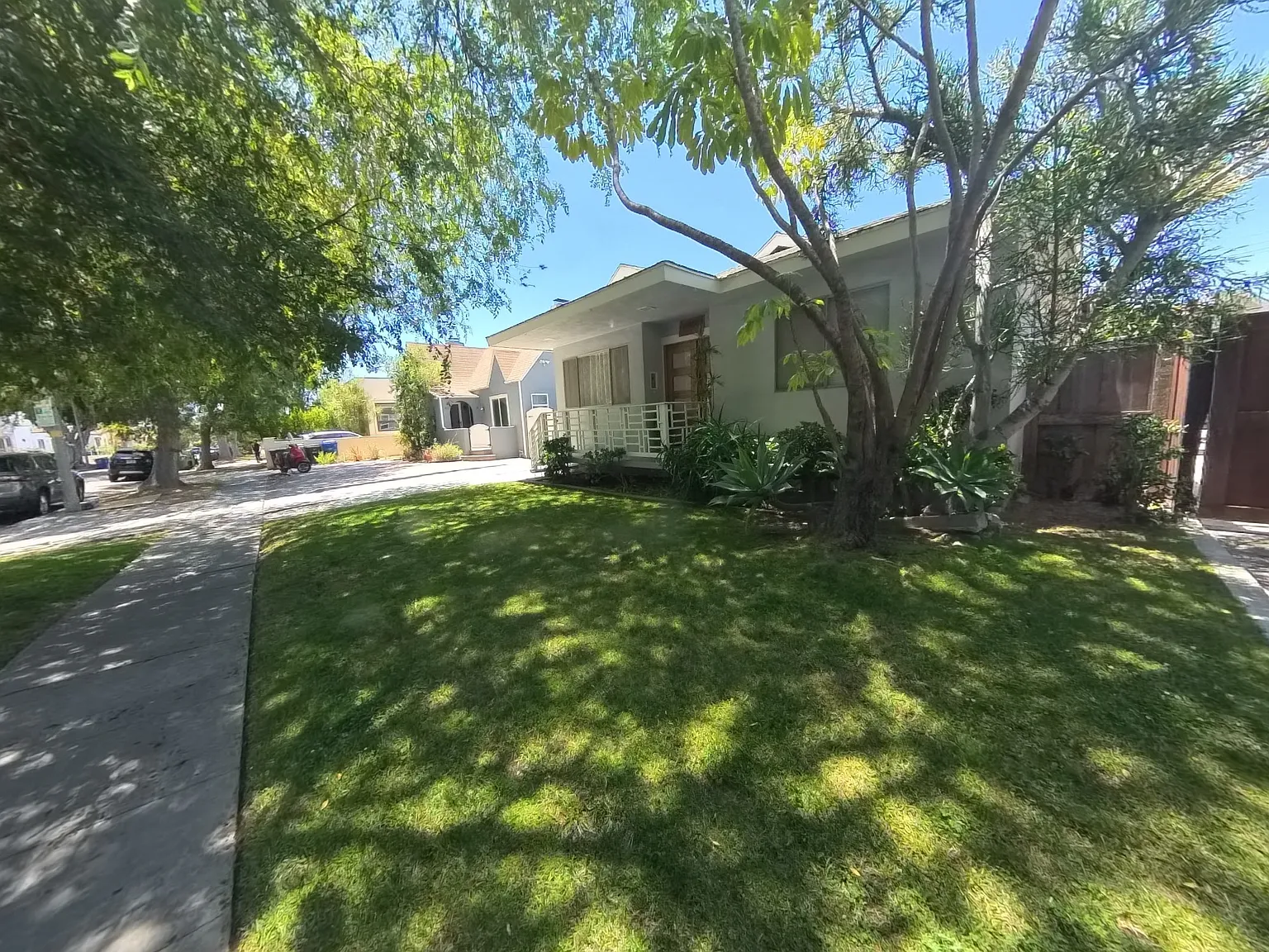 1427 Carmona Ave — Photo 2