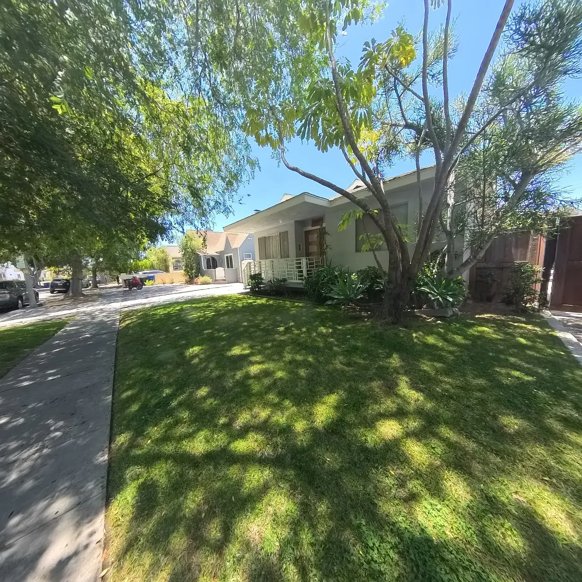 Building Photo - 1427 Carmona Ave