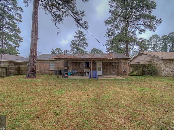 3rd image of 108 Lucia Ln