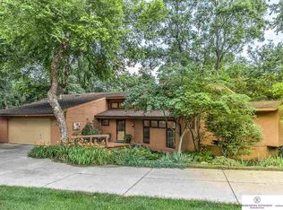 10827 Poppleton Ave, Omaha, NE 68144