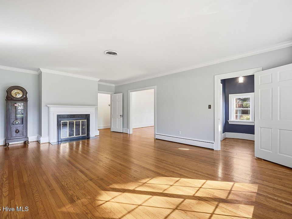 7th image of 1108 Summit Avenue