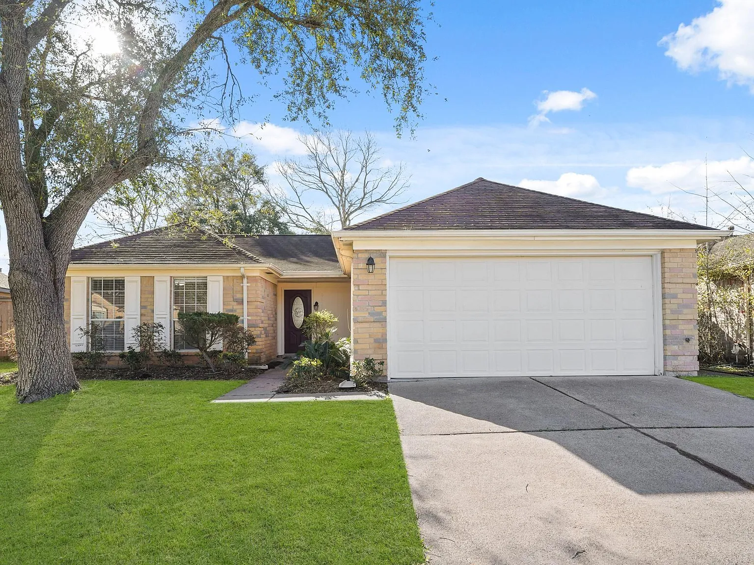 3 bed, 2.0 bath, 1383 sqft, $1,945 — Photo 1