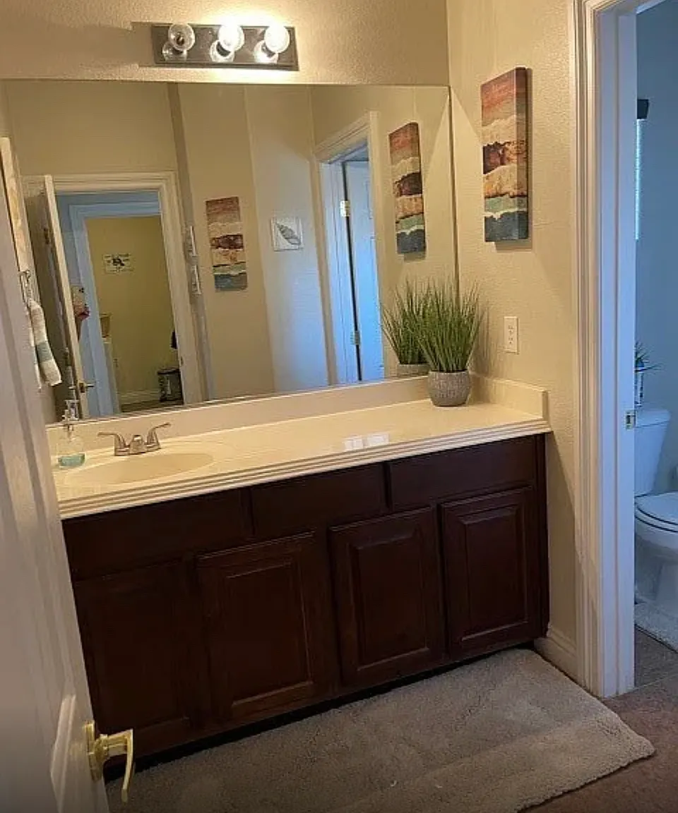 3 bed, 2.5 bath, 1695 sqft, $2,416 — Photo 4