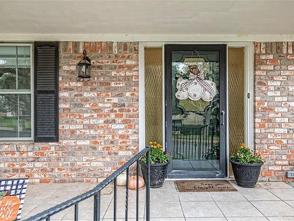 2nd image of 1213 Knotty Oaks Dr