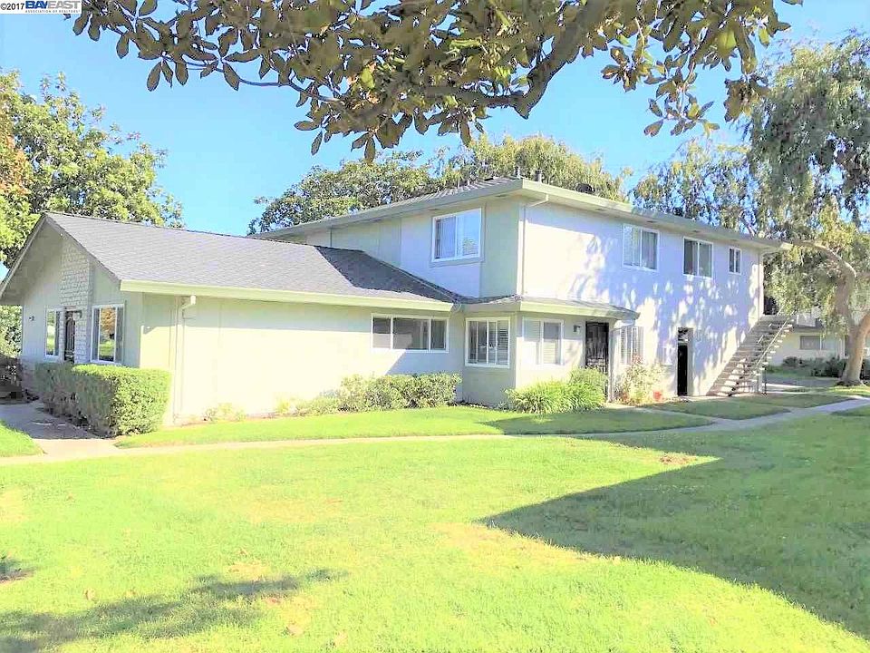 1st image of 34765 Skylark Dr