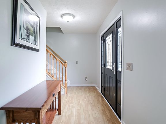 5th image of 322 Wakefield Dr E