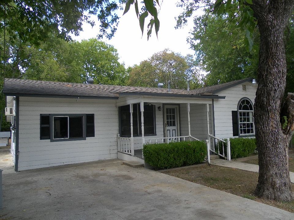 1st image of 927 Drury Ln