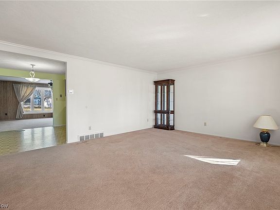 3rd image of 1418 W 43rd St