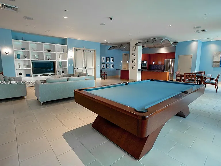 2000 N Bayshore Dr #211 — Photo 21