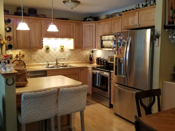 600 Laurel Lake Rd, Thiensville, WI 53092