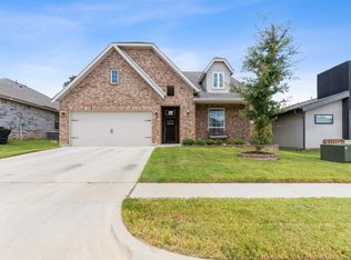 1405 Wavelet Dr, Azle, TX 76020