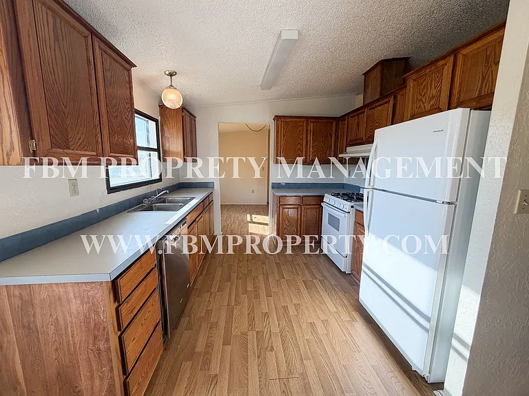 633 Mosley Rd — Photo 10