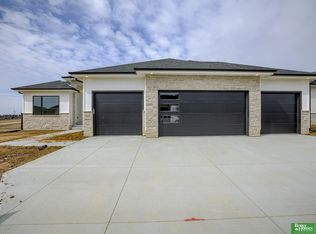 5420 N 212th St, Elkhorn, NE 68022