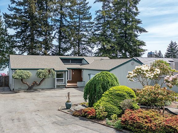 3rd image of 1985 Cascade View Drive