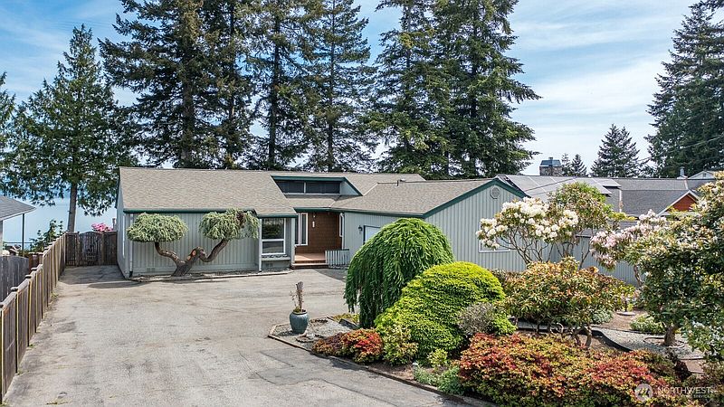 3rd image of 1985 Cascade View Drive