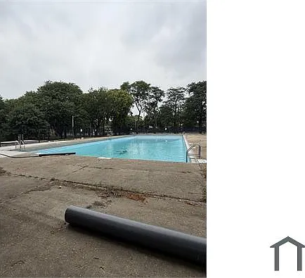 700 E 90th St — Photo 9