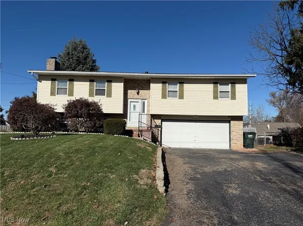 825 6th St NE, North Canton, OH 44720