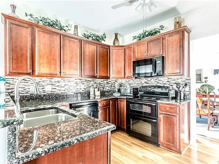8948 Sawgrass Pl — Photo 10