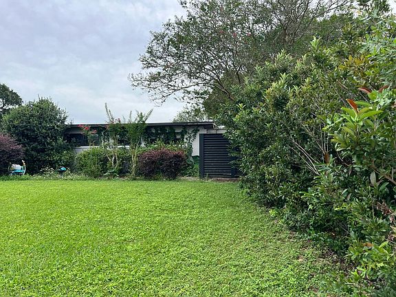 2nd image of 17 Eaton Rd