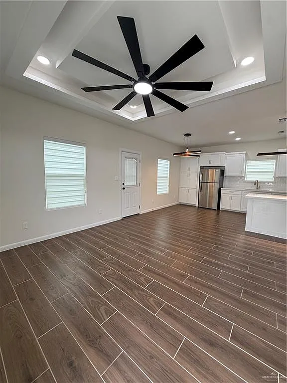 3 bed, 2.0 bath, 1050 sqft, $1,350 — Photo 2