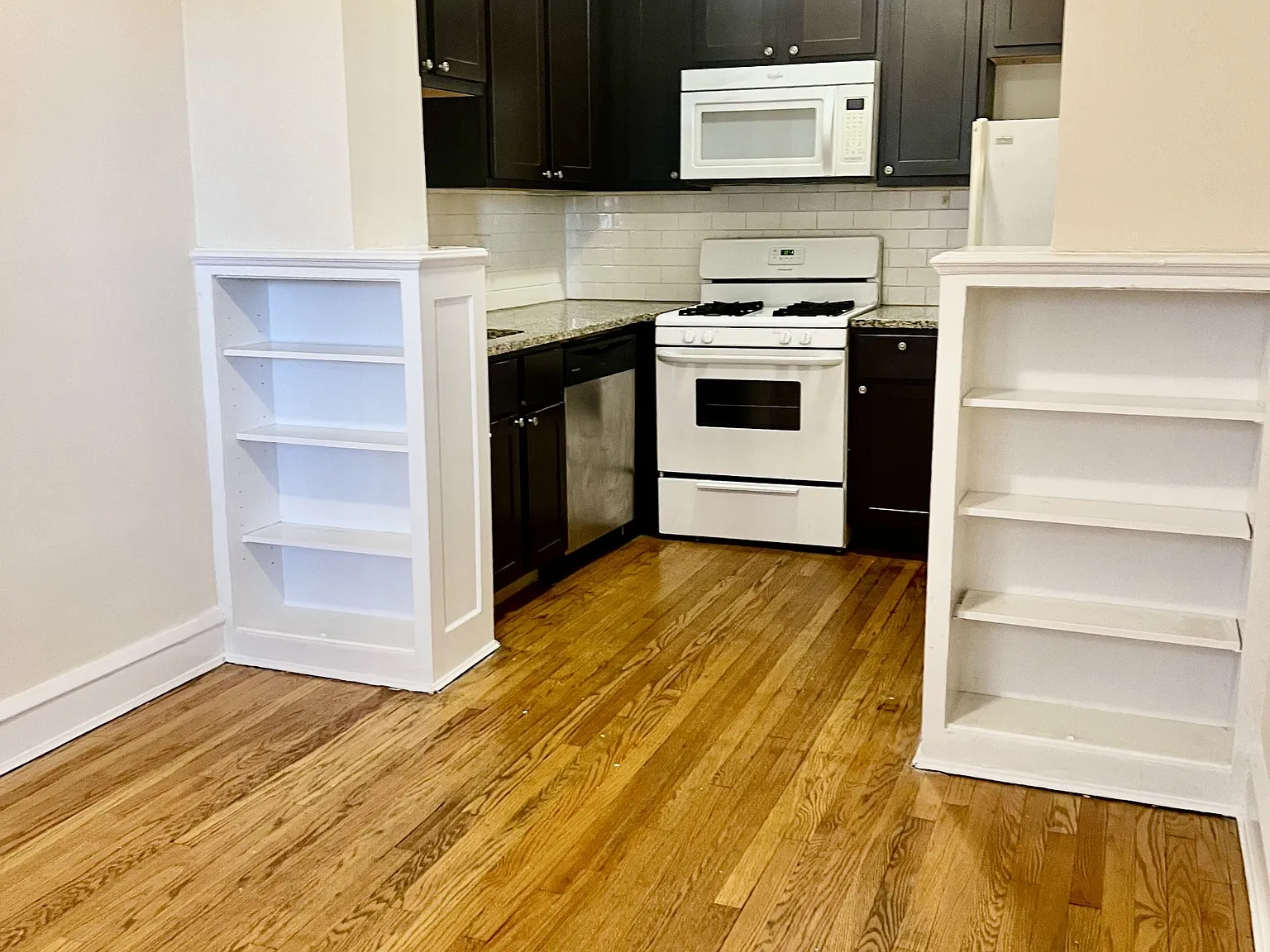 Studio, 600 sqft, $1,325 — Photo 3