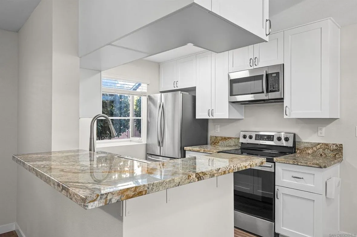 2 bed, 865 sqft, $3,000 — Photo 4
