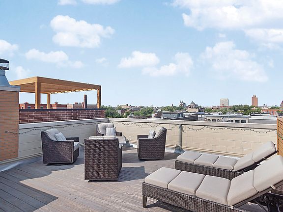 2nd image of 1425 W Grand Ave #3W
