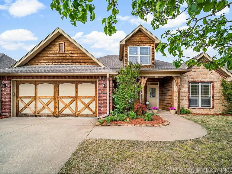 26545 Foxen Dr — Photo 1