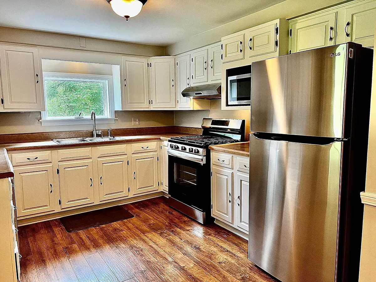 Building Photo - 236 Benedick Rd
