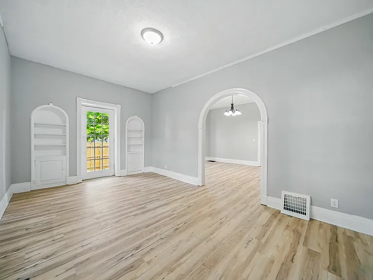 1900 Euclid Ave #1 — Photo 9