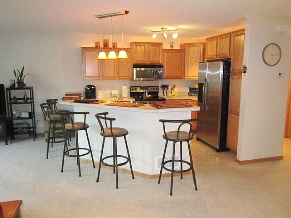 Kitchen & Breakfast Bar & Stainless Steel
