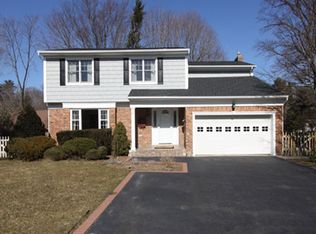 31 Maryetta Ct, Syosset, NY 11791