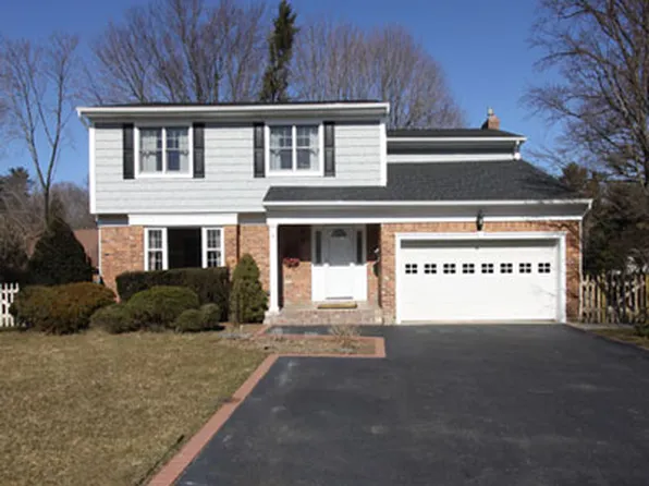 31 Maryetta Ct, Syosset, NY 11791