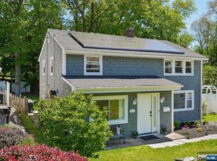 21 Howard Pl, Waldwick, NJ 07463