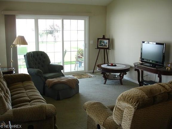 3rd image of 131 Fallingwater Dr