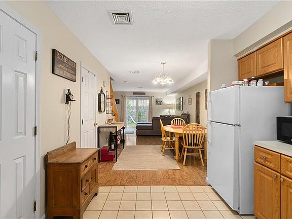 2nd image of 35 Dale Ave APT D