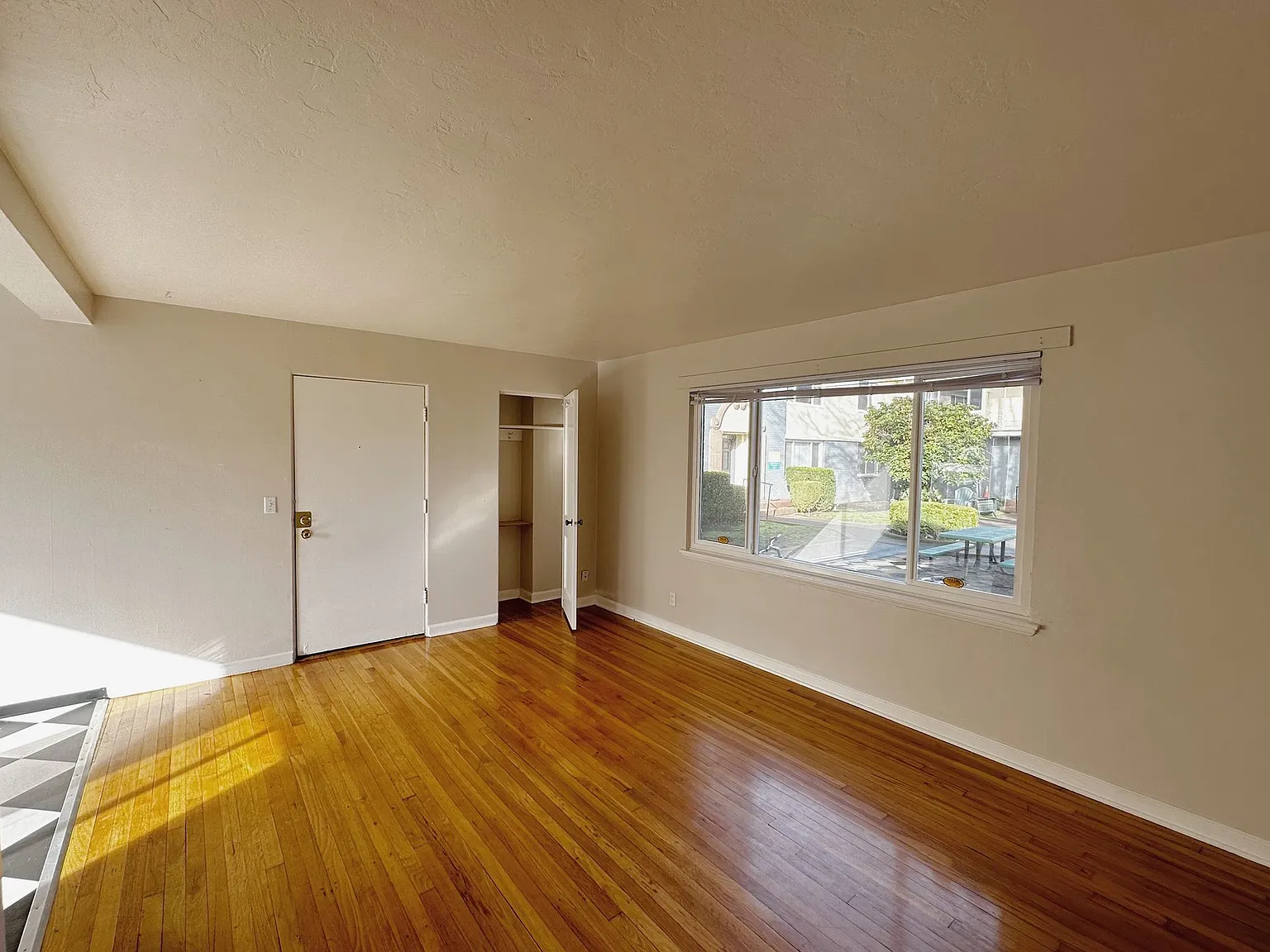 Kelli Ann Apartments — Photo 4